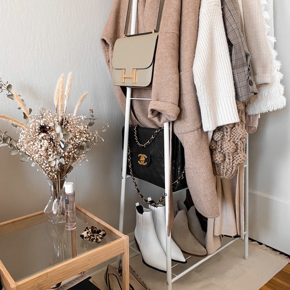 Meet your Posher, Nadia - Picture 3 of 7